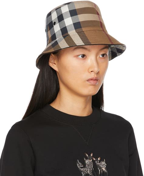 burberry canvas bucket hat.